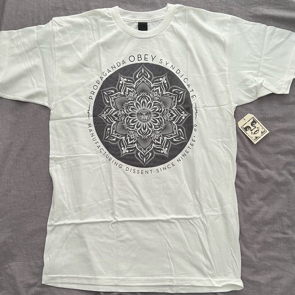 NWT Obey Propaganda Lotus Syndicate Graphic Tee Unisex Medium Retro T-shirt